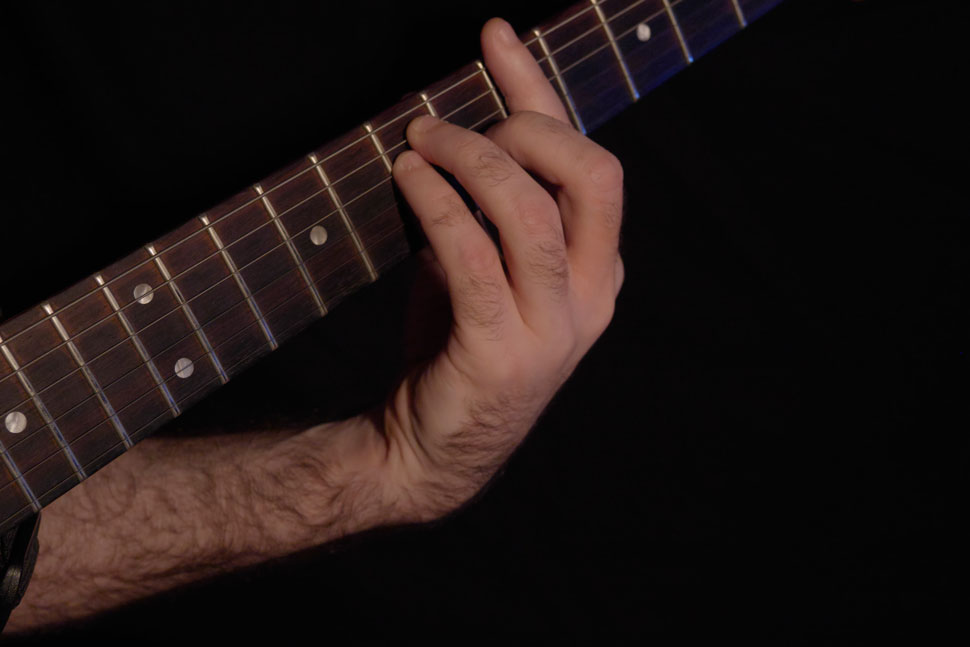 Position correcte du poignet pour faire un barré à la guitare
